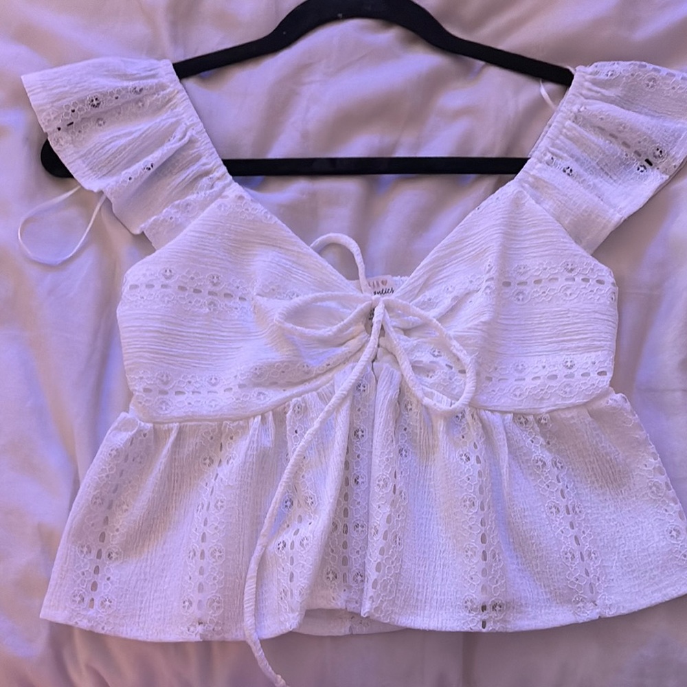 URBAN Romantics White Flutter Sleeve Peplum Blouse